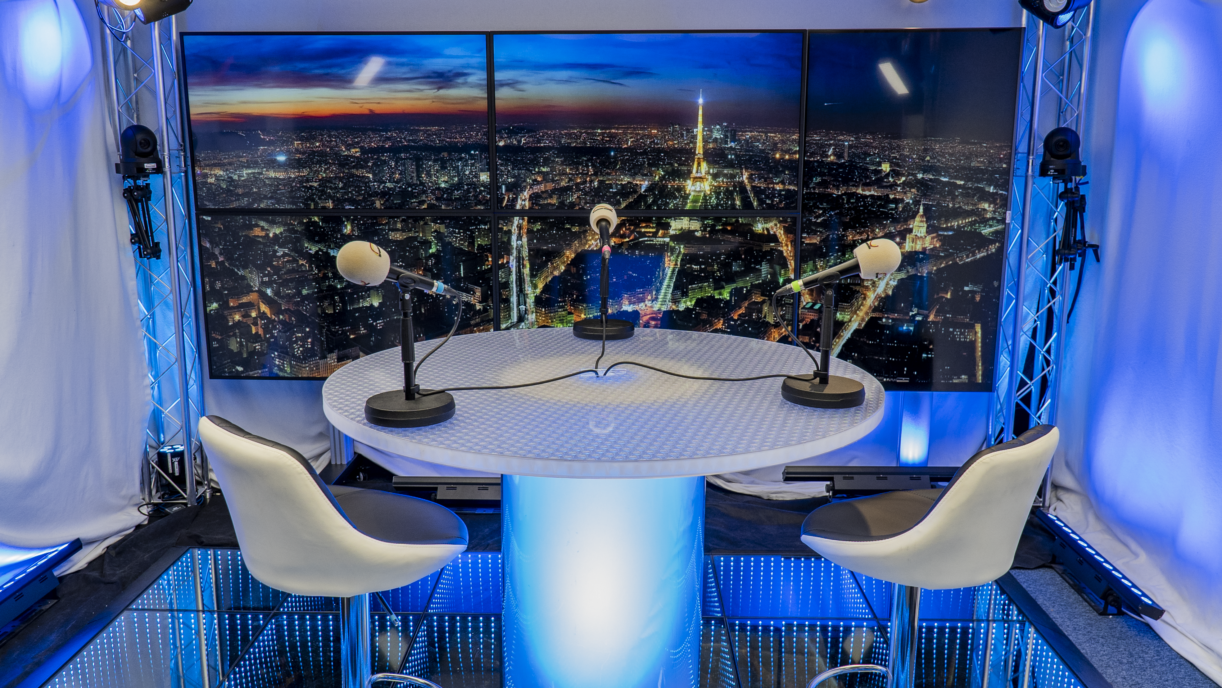 "202 Le Plateau" - Un plateau Tv, Radio, Podcast pour tous vos contenus